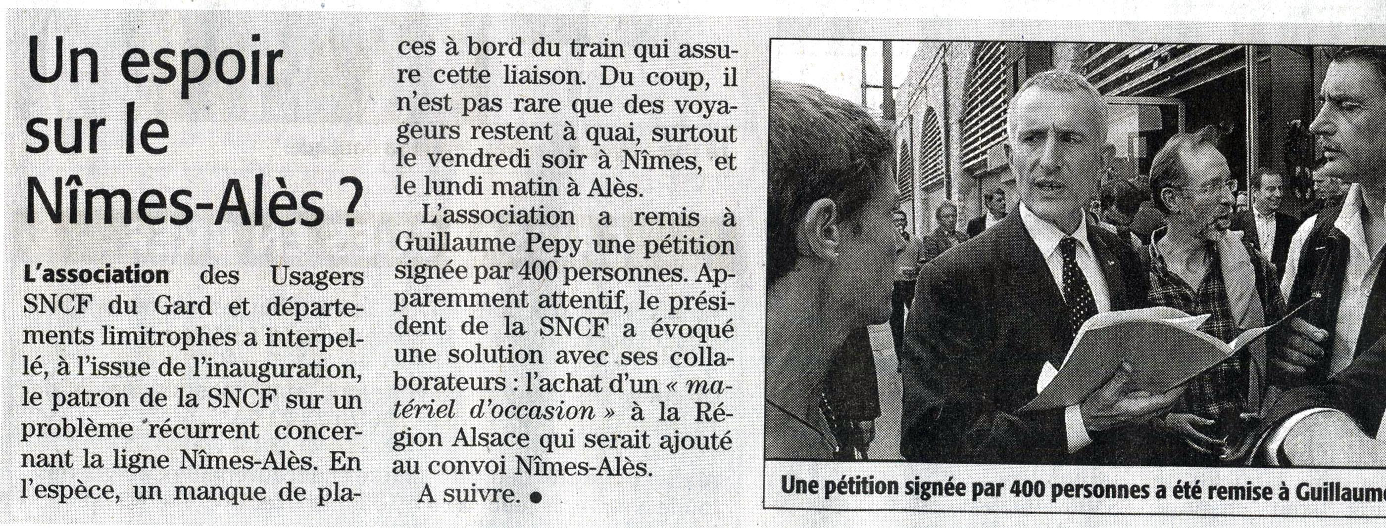 2010 09 17 MidiLibre remise petition v2.JPG